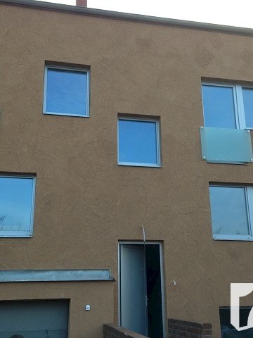 Zasklívání exteriérů - skleněné krytí balkonových dveří
