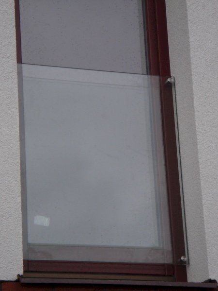 Zasklívání exteriérů - skleněné krytí spodní části balkonových dvěří