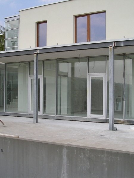 Zasklívání exteriérů - vnější prosklené stěny domu
